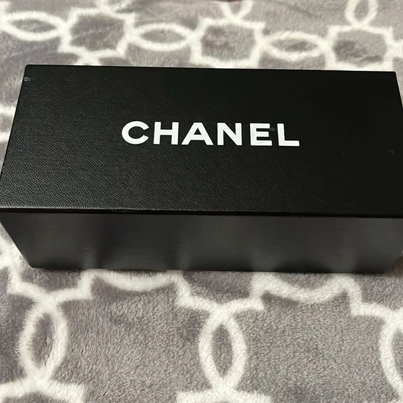 CHANEL Quilted glass case Excellent condition - Picture 5 of 7